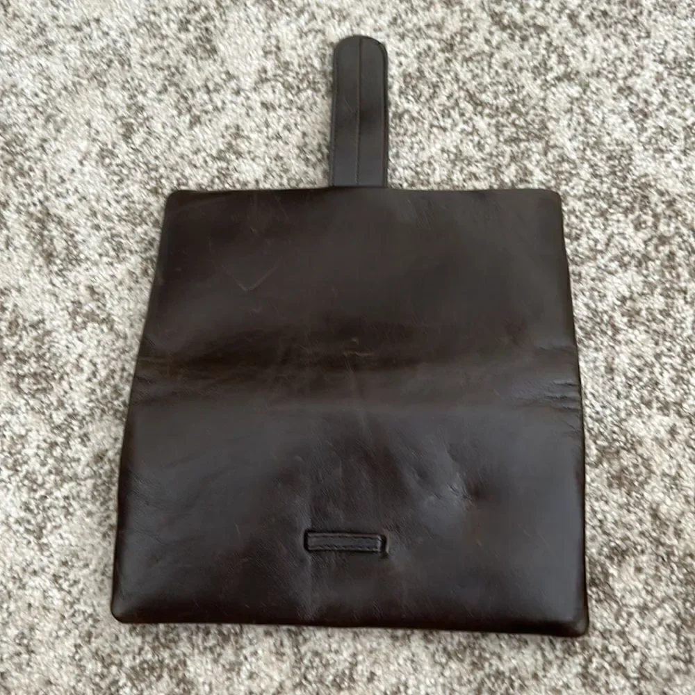 AROMA REVEAL Brown Leather Wallet